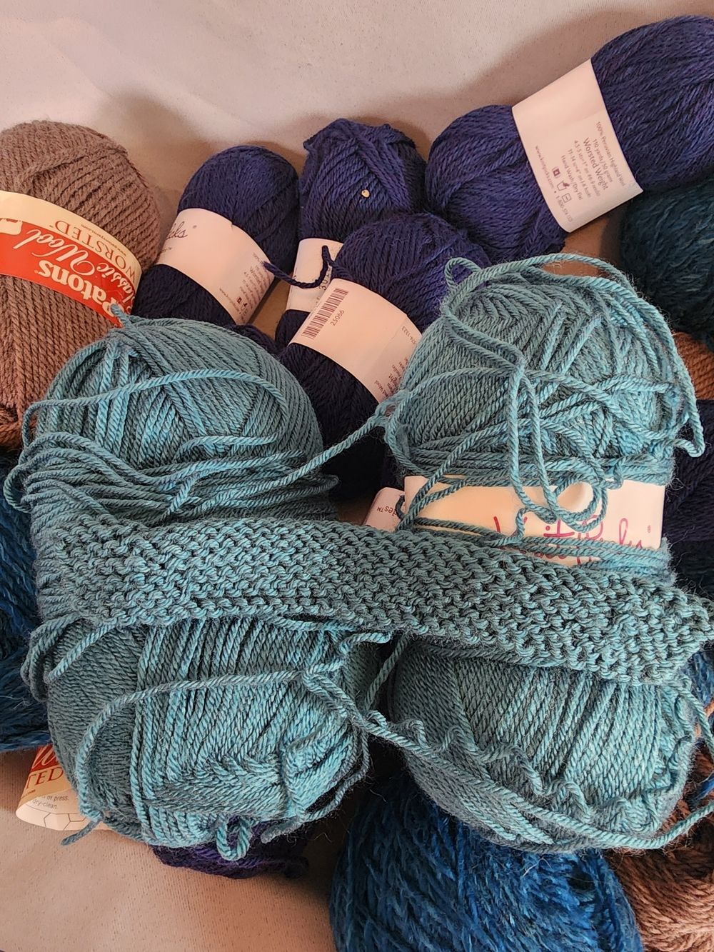 16 KnitPicks Sport Weight Acrylic Yarn in Teal - Picture 3 of 3